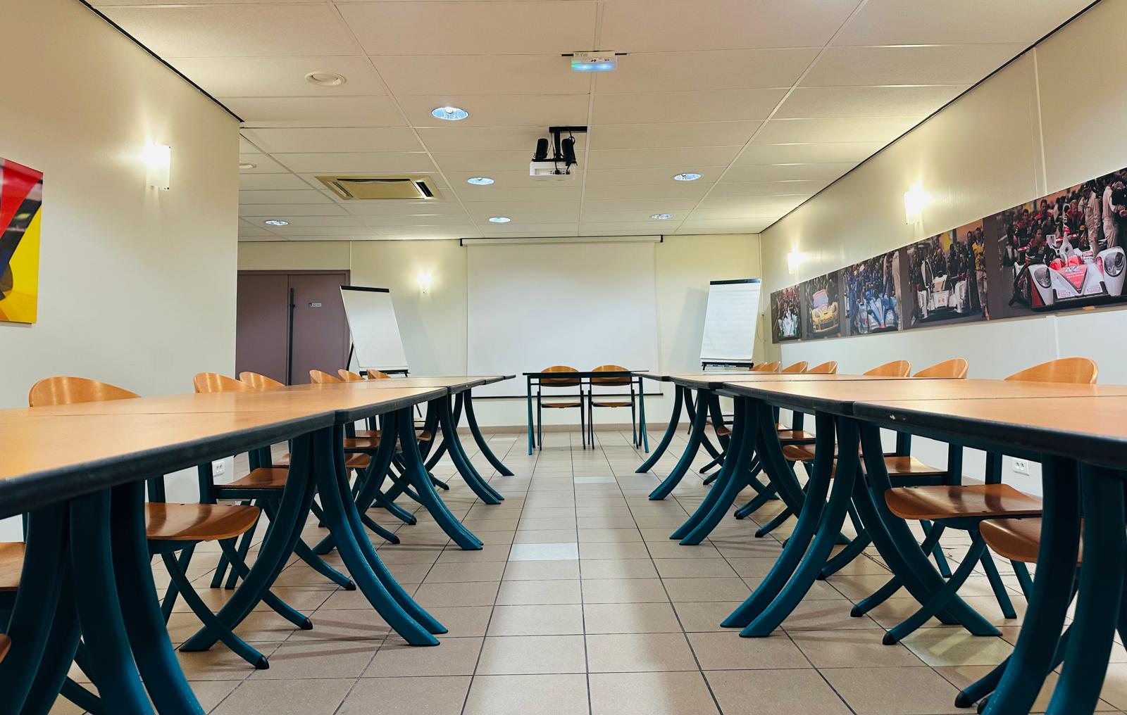 Salle de réunion à Englos